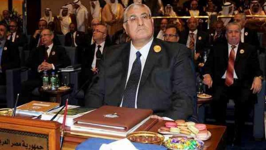  مصادر: عدلي منصور طرح مبادرة لحل الأزمة مع قطر